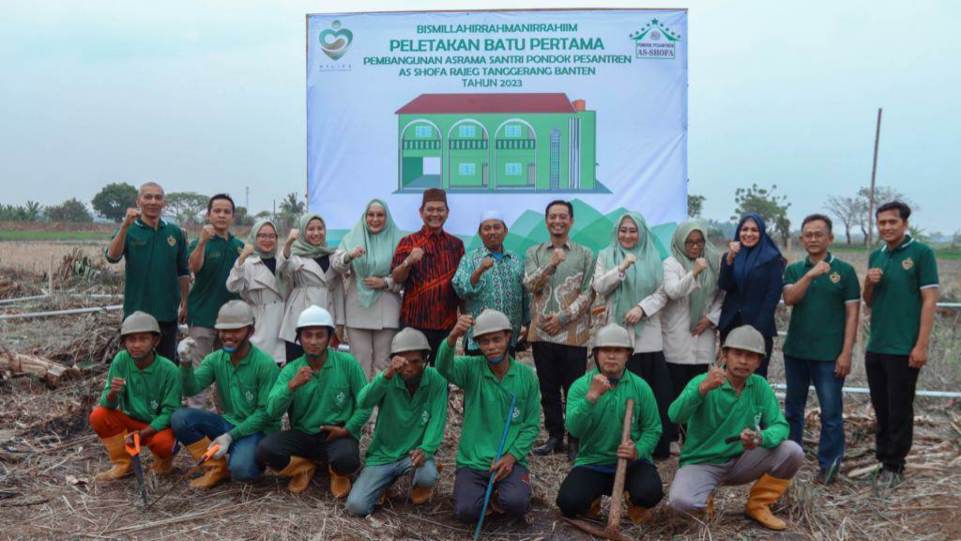 Royal Centre Foundation Gelar Peletakan Batu Pertama Pembangunan Asrama Santri Ponpes As-Shofa Rajeg Banten